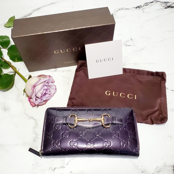 Gucci Handbags - 🎉HP🎉 Gucci Purple Patent Leather Horsebit Wallet